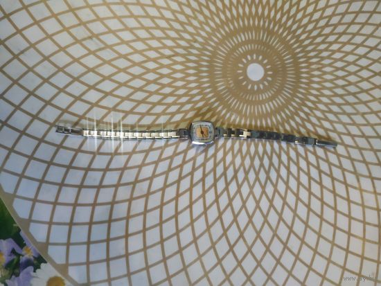 Часы наручные с браслетом ЗАРЯ . В ремонт,коллекцию,на запчасти. Состояние на скане.