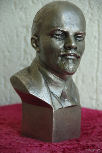 Бюст  Ленин  ( авт. Сычев  )  высота 21,5 см