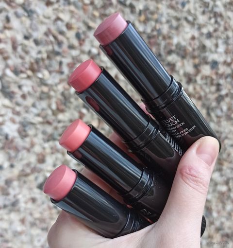 Кремовые румяна в стике Kiko Velvet Touch Creamy Stick Blush