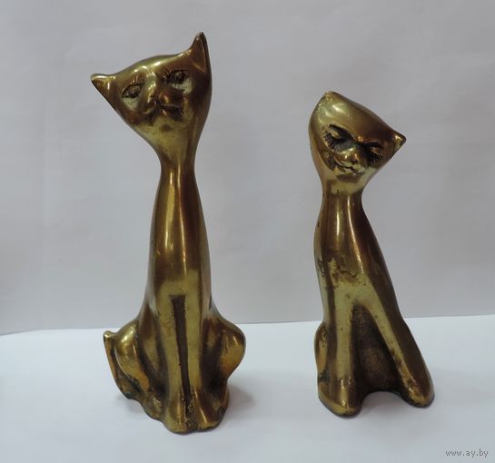 Бронзовые статуэтки "Кот и кошка". Высота 18 и 16 см. Европа.