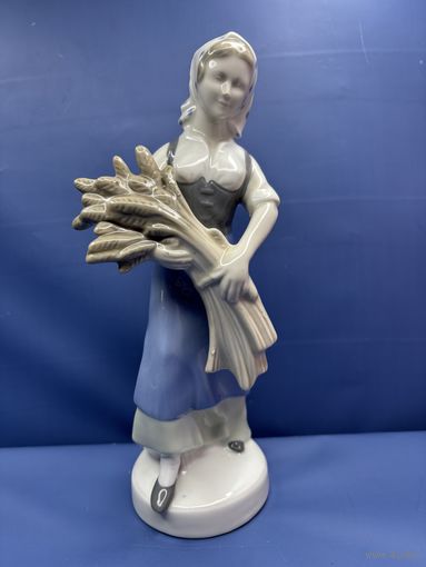 Фарфоровая статуэтка Девушка с пшеницей ручная подглазурная роспись. ГДР, Grаfenthal. Высота 24 см.