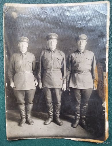 Фото трех военных. 1920-30 г. 9х12 см.