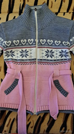 Кофта-туника с пояском с узором снежинки на 4-6лет, б.у в отличном состоянии