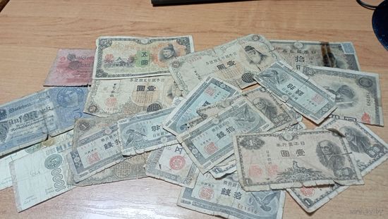 Кучка сильно потрепанных банкнот для творчества, рукоделия и т д