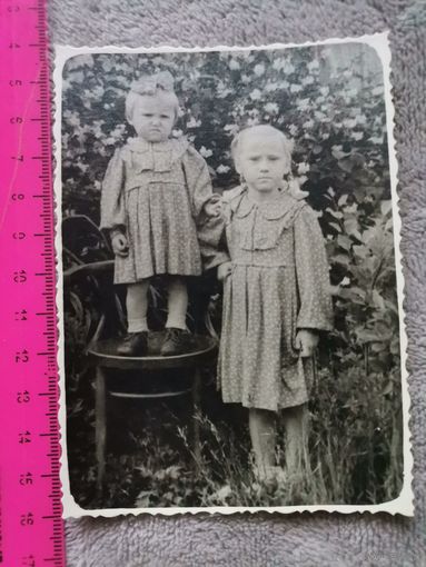 Старое фото. Девочки