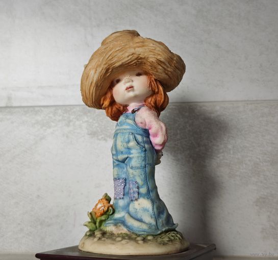 Девочка статуэтка