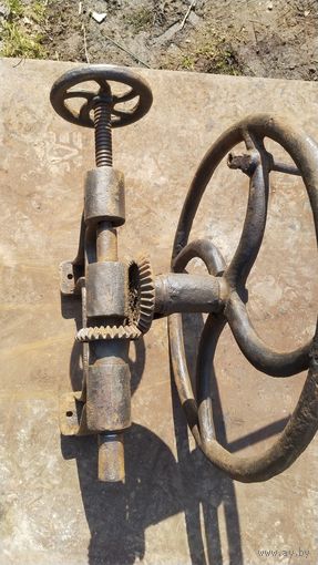 Сверлильный станок