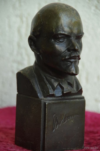 Бюст  Ленин  ( авт. Чалкин )  высота 18 см