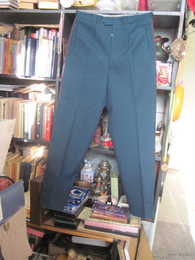 Брюки советские офицерские парадные на 46/3-4 размер.