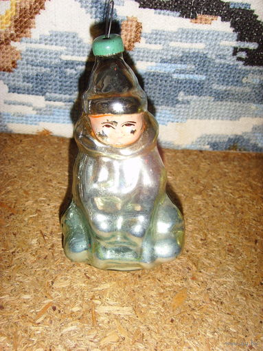 Елочная игрушка СССР . Ребенок на санках