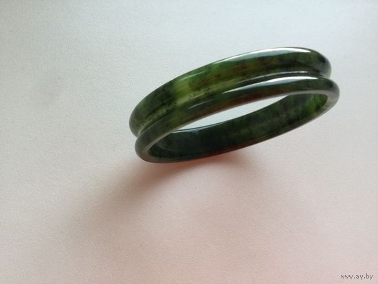 Браслет из нефрита.