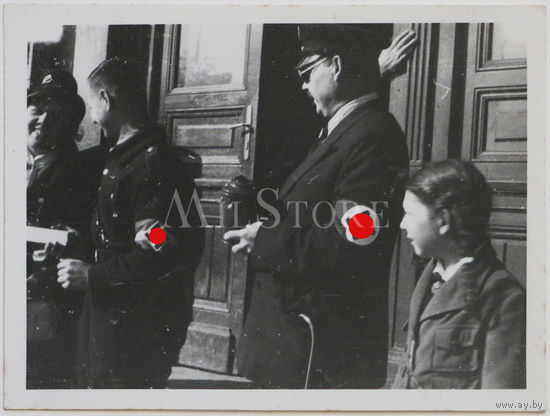 Члены НСДАП и гитлерюгенд