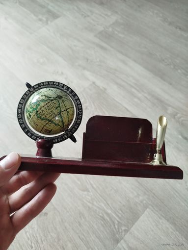Красивая подставка под ручку,дерево,пластик