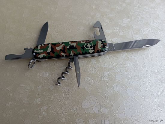 Нож войсковой Victorinox Швейцария , новая модель , новый. С рубля.