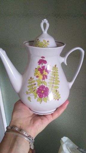 Кофейник фарфоровый. СССР.