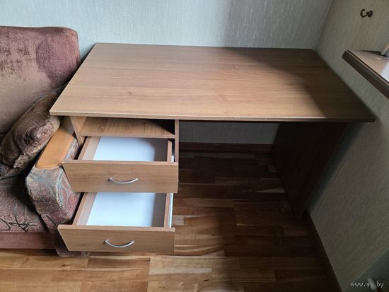 Письменный стол 70см на 120см