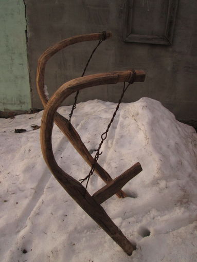 Сани-полозья от старинных саней.