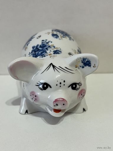 Фарфоровая статуэтка "Свинья". Свинка. Поросёнок ( редкий окрас с позолотой). ДФЗ  АУКЦИОН не с рубля без МПЦ.