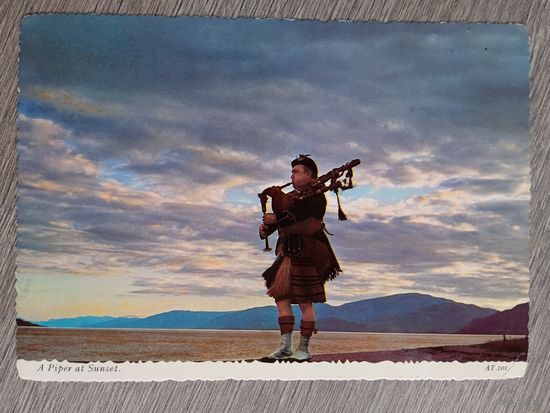 Этнография. Шотландия. Валынка при закате