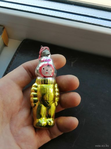 Елочная игрушка космонавт