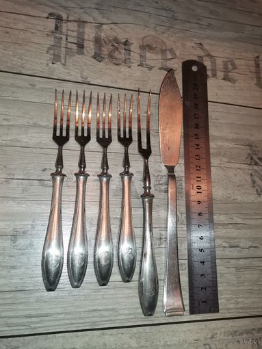 Винтажные вилки с гравировкой+нож для намазывания масла в посеребрении.