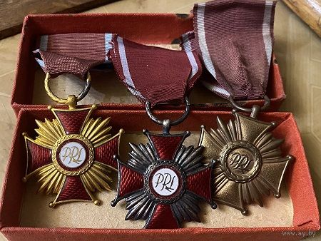 Кресты на лентах "ЗА ЗАСЛУГИ" 1,2,3 степени в коробке и в превосходном сохране