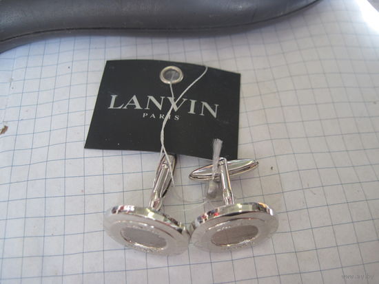Запонки Lanvin.