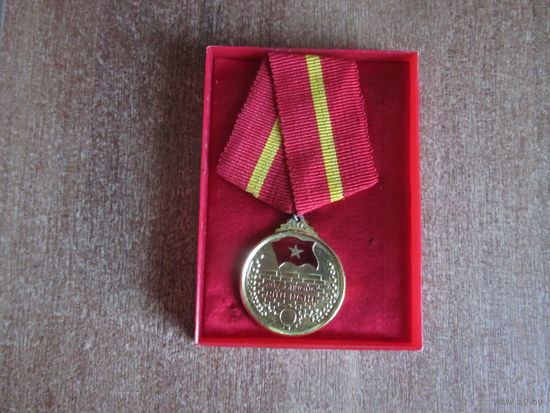 Награда  Вьетнам в родной коробочке.