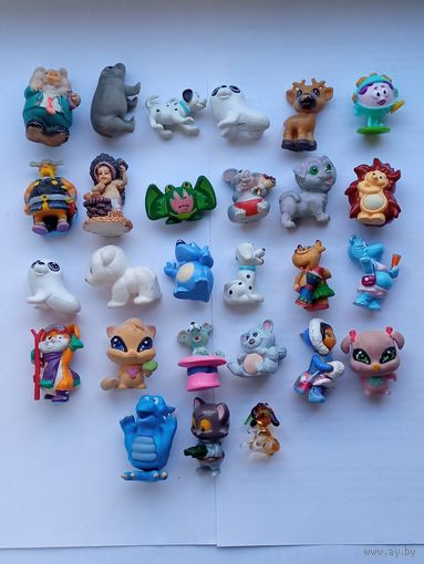 Сборный лот мелких игрушек , 27 штук .