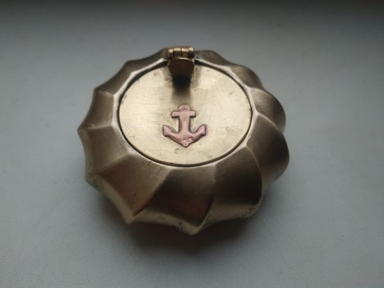 Винтажная карманная латунная пепельница.