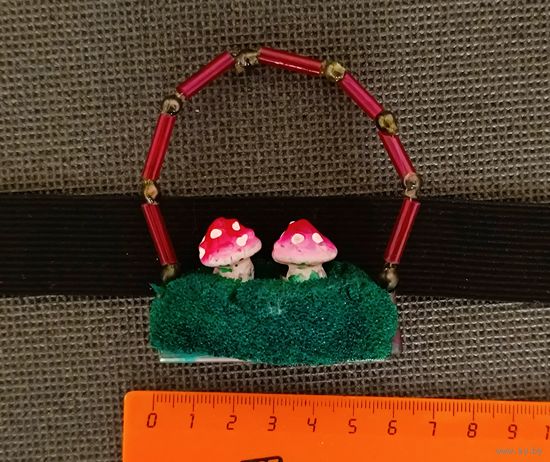 Ёлочная игрушка Корзинка с грибами , Редкая .