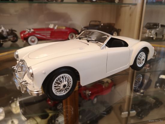 Модель 1:16 MGA Twin Cam 1955