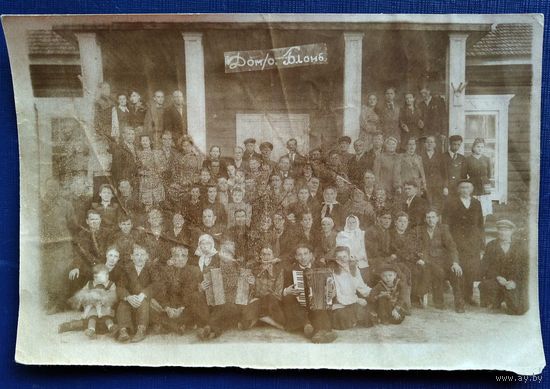 Лот фотографий отдыхающих в Доме отдыха "Блонь". Пуховичский район. 1950-е г. 12х18 см. 5 фото. Цена за все.