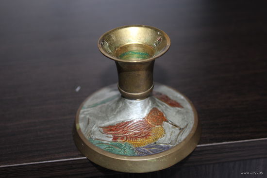 Металлический, декоративный, подсвечник с изображением птиц.