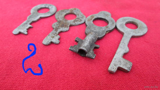 Ключи старинные ,с фигурным рисунком, Цена за все ,очищены .