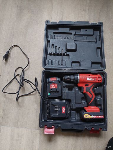 Старый шуруповёрт wortex bd1415 12 вольт, батареи сели, хватает на 3 минуты, редуктор проскакивает и трещит на закручивании, на всверлении работает нормально.