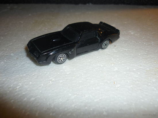 Модель авто Pontiac Firebird. масштаб 1:64.