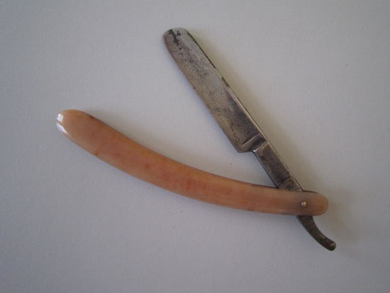 Опасная бритва. Гравировка Сочи.