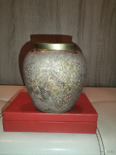 Тяжёлая, латунная вазочка "Фрукты" с эмалями, высота 12 см.