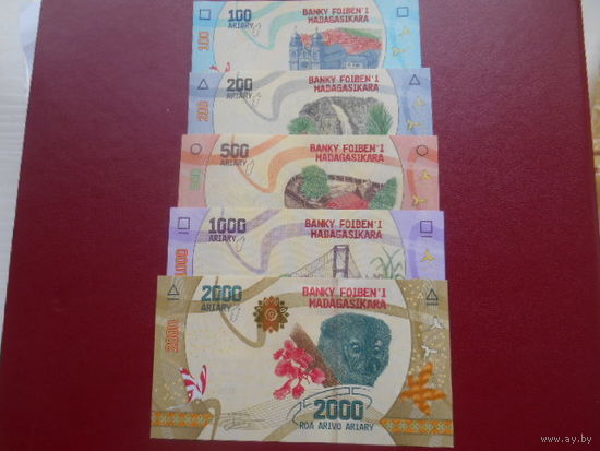 Мадагаскар 2017 г всего 5 банкнот.