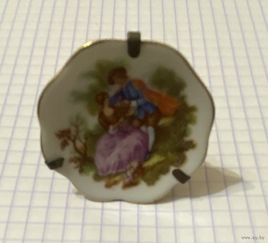 Фарфоровая миниатюра. Лимож. Фарфор, латунь, диаметр 4,5 (куплена в Испании).