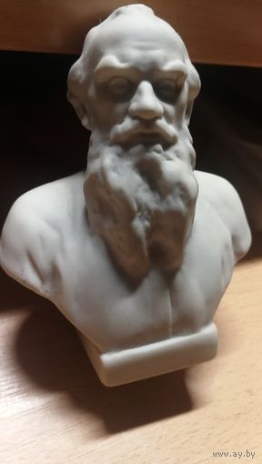 Бюст Л. Н.ТОЛСТОЙ .