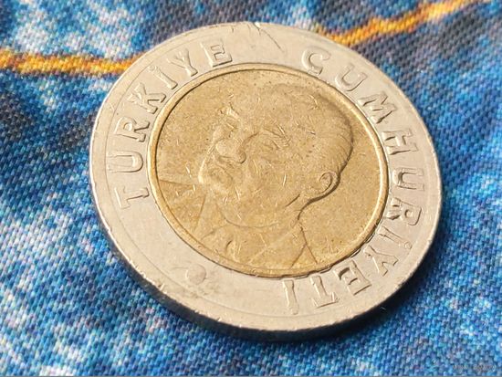Турция. 1 новая лира 2007. Брак запрессовки центральной вставки, эффект "пивной пробки". Торг.