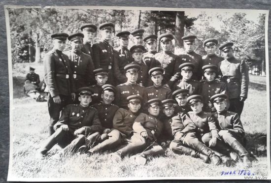 Фото группы солдат. 9.05.1966 г. Печи (Борисов). 11х17 см.