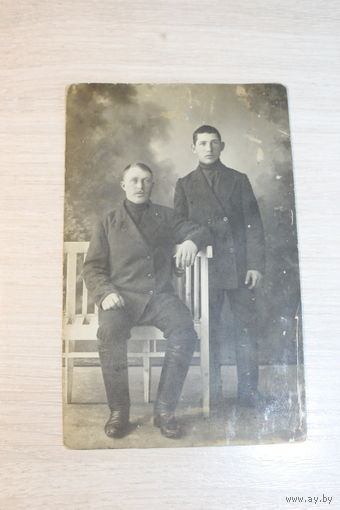 Старая фотография "Парни", размер 13*8.5 см.
