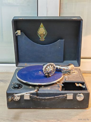 Патефон поперечный Молотовский патефонный завод СССР.