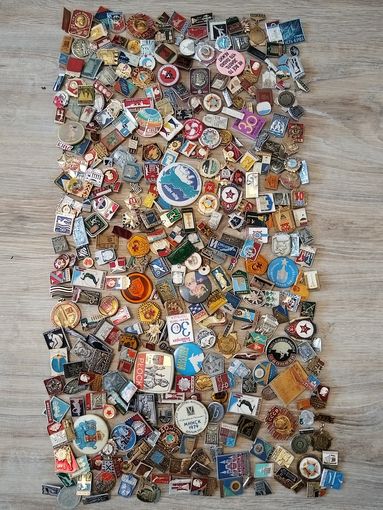 Большой лот значков. Одним лотом. Свыше 300 штук. С рубля. Без минимальной цены. (N-8)