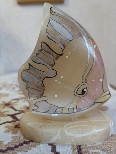 Статуэтка рыба из камня селенит