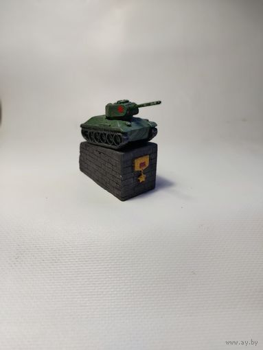 Памятник танку Т-34 у Дома офицеров в Минске. 1:87