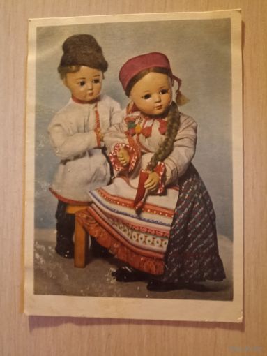 Разговор. Куклы в народных костюмах Воронежской области.